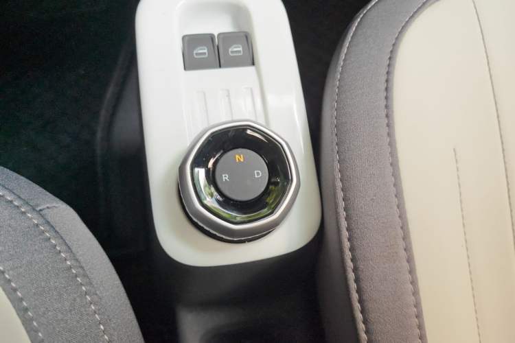 Used Geely Galaxy Panda 2025 210km Panda Rider Gear Lever