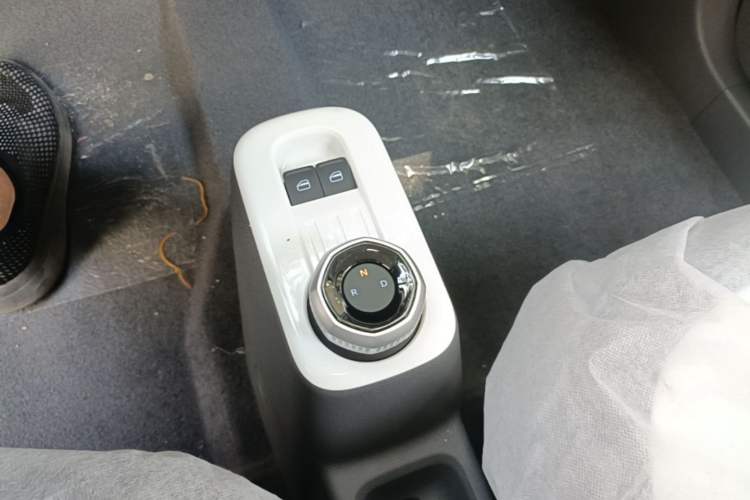 Used Geely Galaxy Panda 2025 210 km – Yuanqi Bear Gear Lever