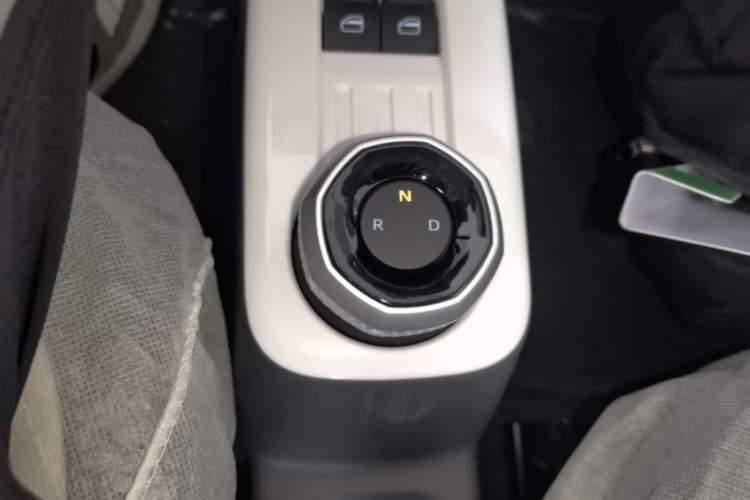 Used Geely Galaxy Panda 2025 210 km – Yuanqi Bear Gear Lever