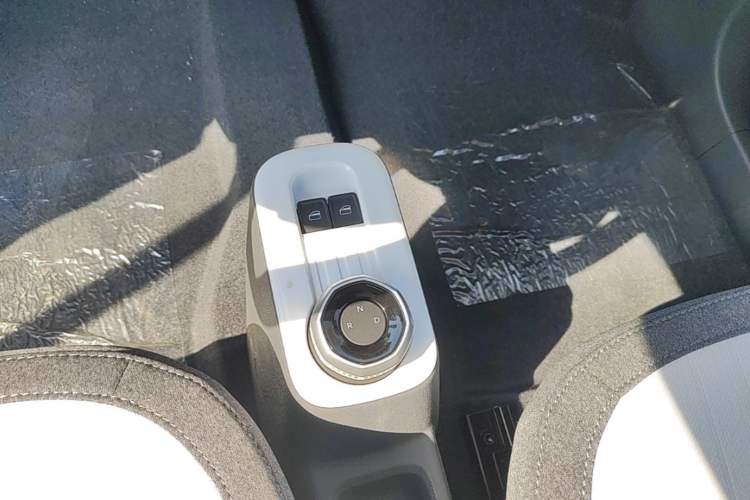 Used Geely Galaxy Panda 2025 210 km – Yuanqi Bear Gear Lever