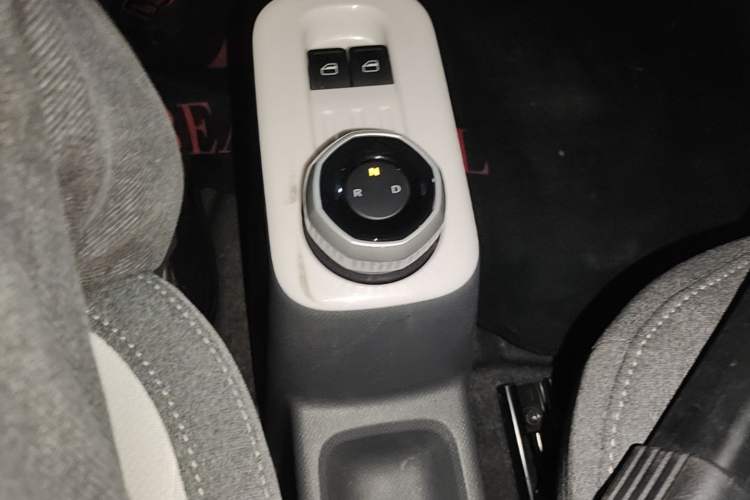 Used Geely Galaxy Panda 2025 210 km – Yuanqi Bear Gear Lever