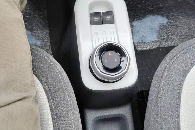 Used Geely Galaxy Panda 2025 210 km – Yuanqi Bear Gear Lever