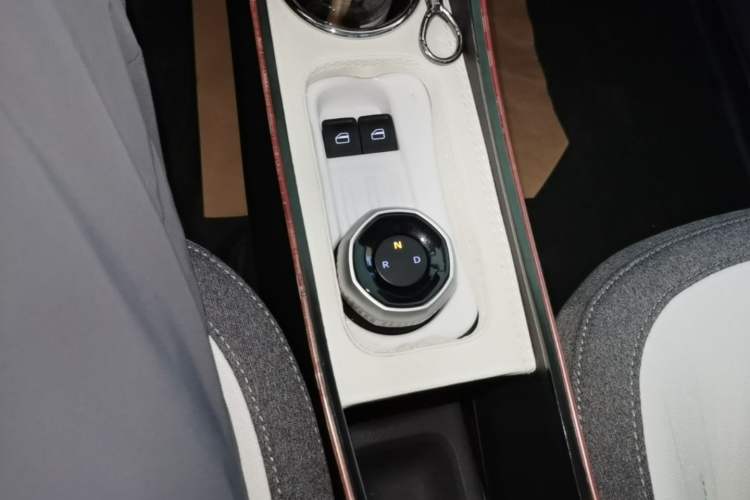 Used Geely Galaxy Panda 2025 210 km – Yuanqi Bear Gear Lever