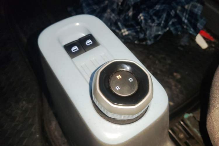 Used Geely Galaxy Panda 2025 210 km – Yuanqi Bear Gear Lever