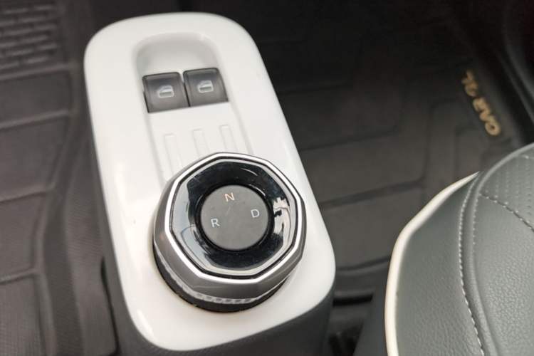 Used Geely Galaxy Panda 2025 210 km – Yuanqi Bear Gear Lever