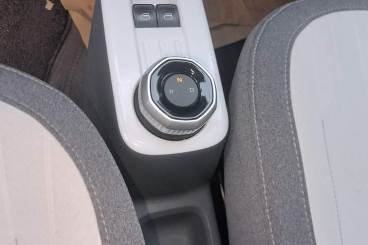 Used Geely Galaxy Panda 2025 210 km – Yuanqi Bear Gear Lever