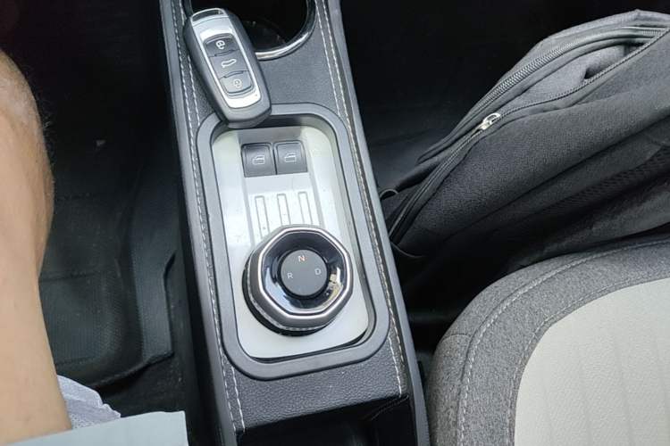 Used Geely Galaxy Panda 2025 210 km – Yuanqi Bear Gear Lever