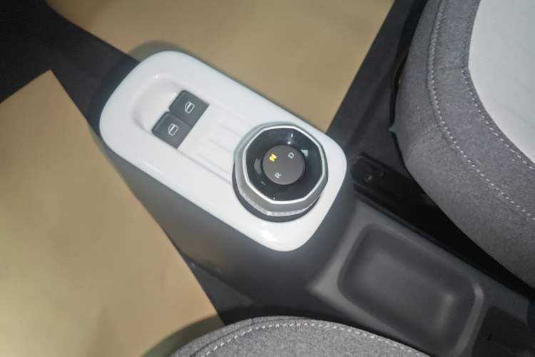 Used Geely Galaxy Panda 2025 210 km – Yuanqi Bear Gear Lever