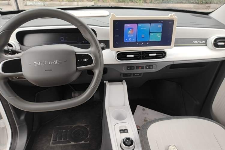 Used Geely Galaxy Panda 2025 210 km – Yuanqi Bear Gear Lever