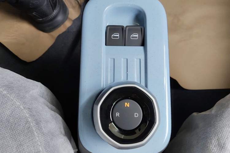 Used Geely Galaxy Panda 2025 210 km – Yuanqi Bear Gear Lever