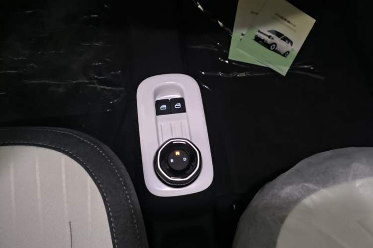 Used Geely Galaxy Panda 2025 210 km – Yuanqi Bear Gear Lever