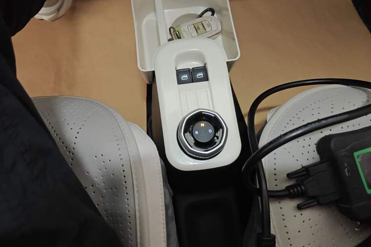 Used Geely Galaxy Panda 2025 210 km – Yuanqi Bear Gear Lever