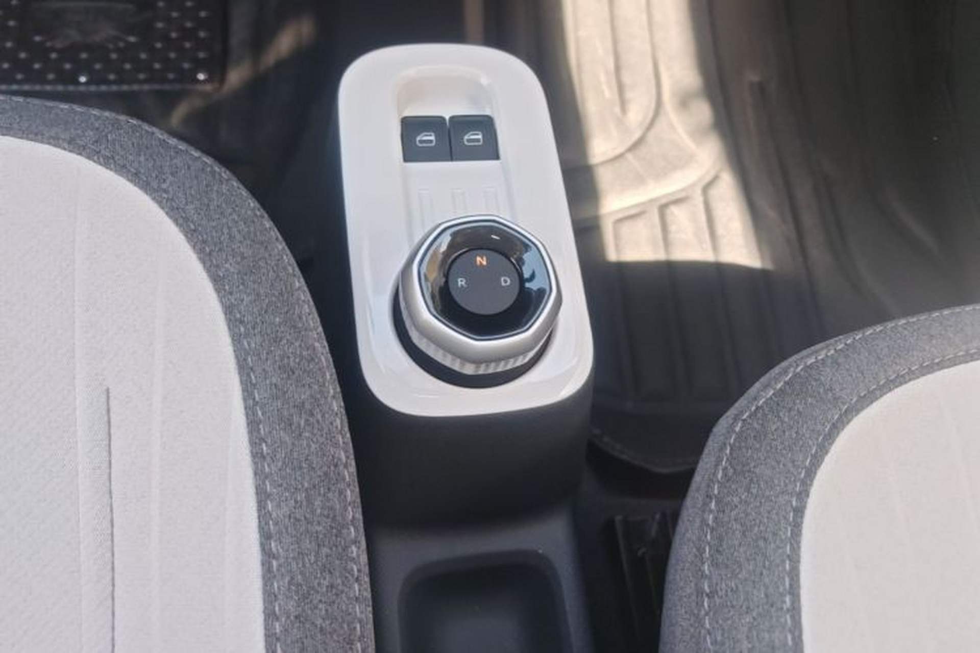 Used Geely Galaxy Panda 2025 210 km – Yuanqi Bear Gear Lever