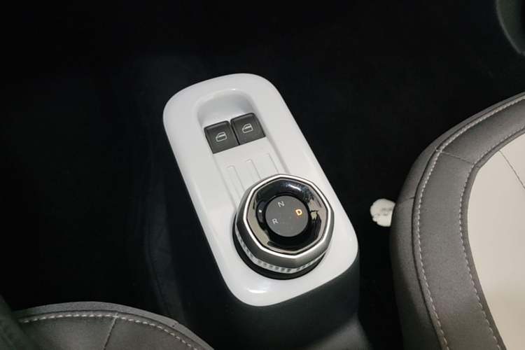 Used Geely Galaxy Panda 2025 210km Panda Rider Gear Lever