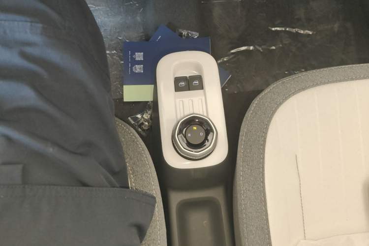 Used Geely Galaxy Panda 2025 210 km – Yuanqi Bear Gear Lever