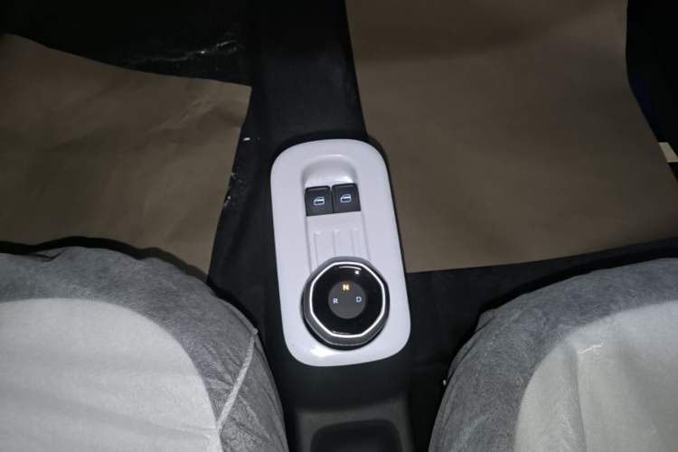 Used Geely Galaxy Panda 2025 210 km – Yuanqi Bear Gear Lever