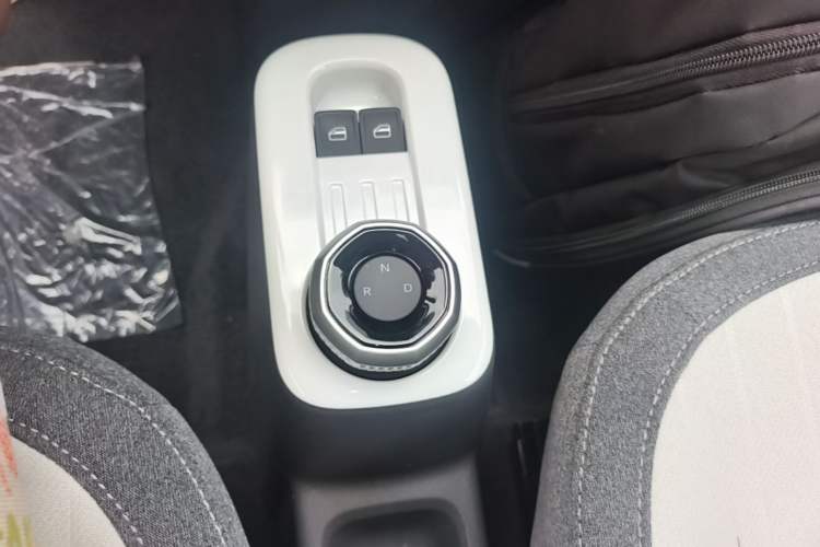 Used Geely Galaxy Panda 2025 210 km – Yuanqi Bear Gear Lever