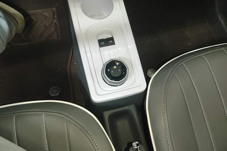 Used Geely Galaxy Panda 2025 210 km – Yuanqi Bear Gear Lever