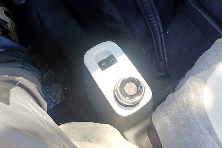 Used Geely Galaxy Panda 2025 210 km – Yuanqi Bear Gear Lever