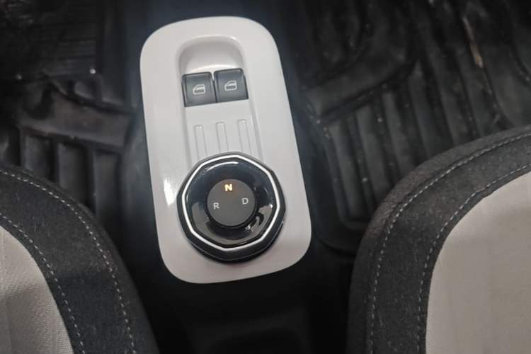Used Geely Galaxy Panda 2025 210 km – Yuanqi Bear Gear Lever