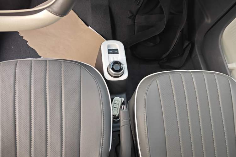 Used Geely Galaxy Panda 2025 210 km – Yuanqi Bear Gear Lever
