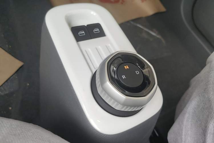 Used Geely Galaxy Panda 2025 210 km – Yuanqi Bear Gear Lever