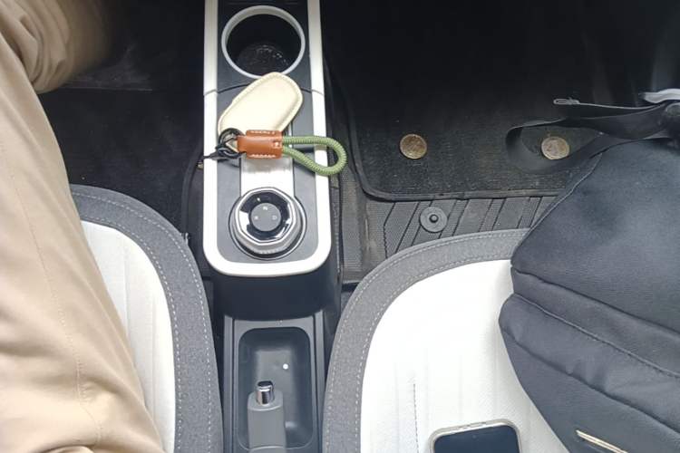 Used Geely Galaxy Panda 2025 210 km – Yuanqi Bear Gear Lever
