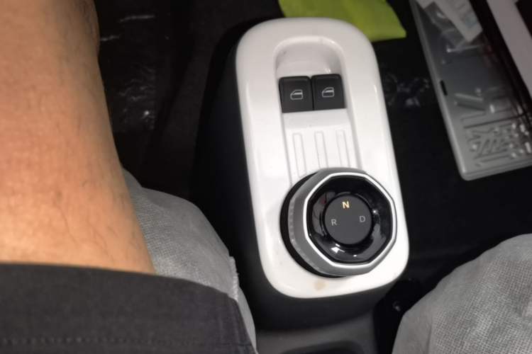 Used Geely Galaxy Panda 2025 210 km – Yuanqi Bear Gear Lever