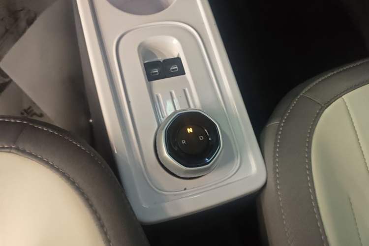 Used Geely Galaxy Panda 2025 210km Panda Rider Gear Lever