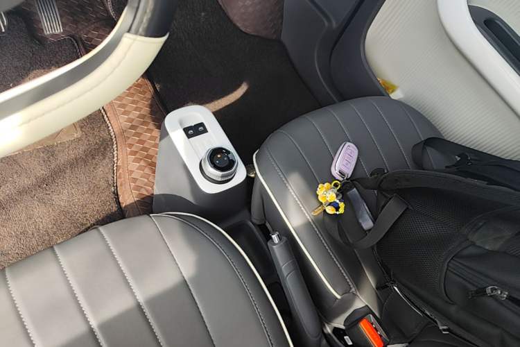 Used Geely Galaxy Panda 2025 210 km – Yuanqi Bear Gear Lever