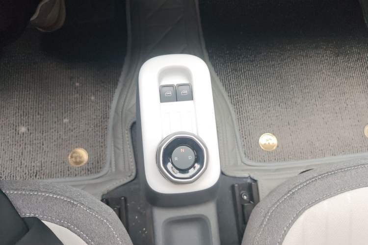 Used Geely Galaxy Panda 2025 210 km – Yuanqi Bear Gear Lever