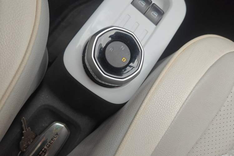 Used Geely Galaxy Panda 2025 210 km – Yuanqi Bear Gear Lever