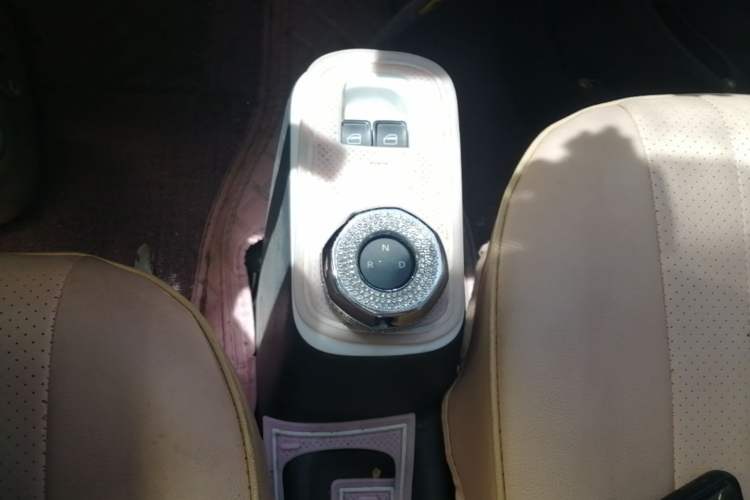 Used Geely Galaxy Panda 2025 210 km – Yuanqi Bear Gear Lever