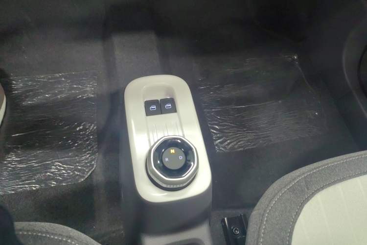 Used Geely Galaxy Panda 2025 210 km – Yuanqi Bear Gear Lever