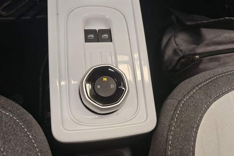 Used Geely Galaxy Panda 2025 210 km – Yuanqi Bear Gear Lever
