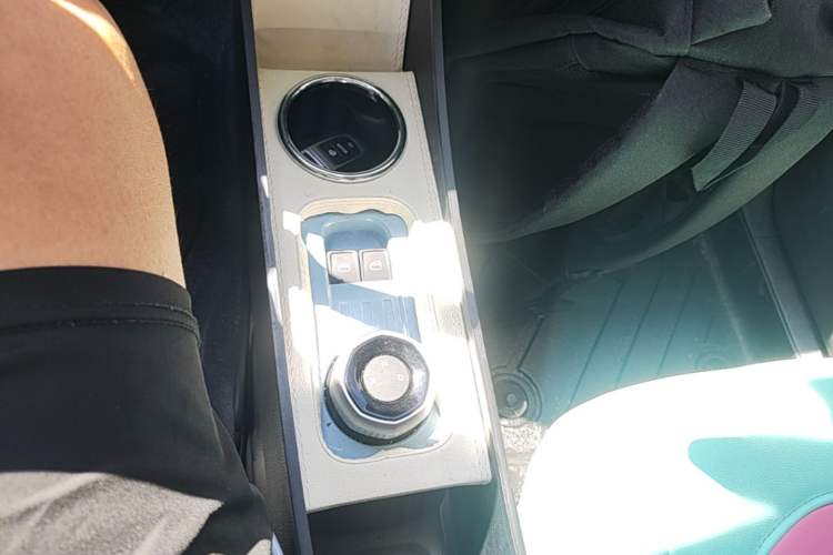 Used Geely Galaxy Panda 2025 210 km – Yuanqi Bear Gear Lever