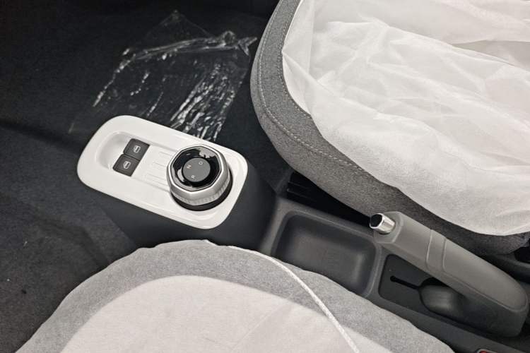 Used Geely Galaxy Panda 2025 210 km – Yuanqi Bear Gear Lever