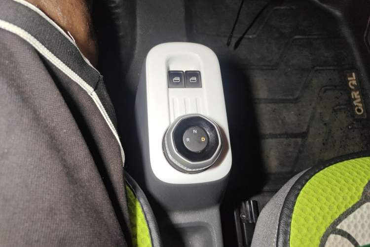 Used Geely Galaxy Panda 2025 210 km – Yuanqi Bear Gear Lever