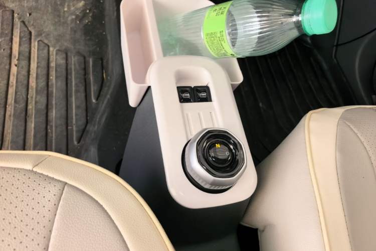 Used Geely Galaxy Panda 2025 210 km – Yuanqi Bear Gear Lever