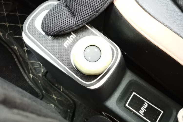 Used Geely Galaxy Panda 2025 210 km – Yuanqi Bear Gear Lever