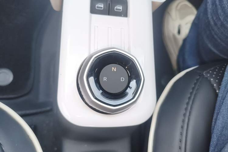 Used Geely Galaxy Panda 2025 210 km – Yuanqi Bear Gear Lever