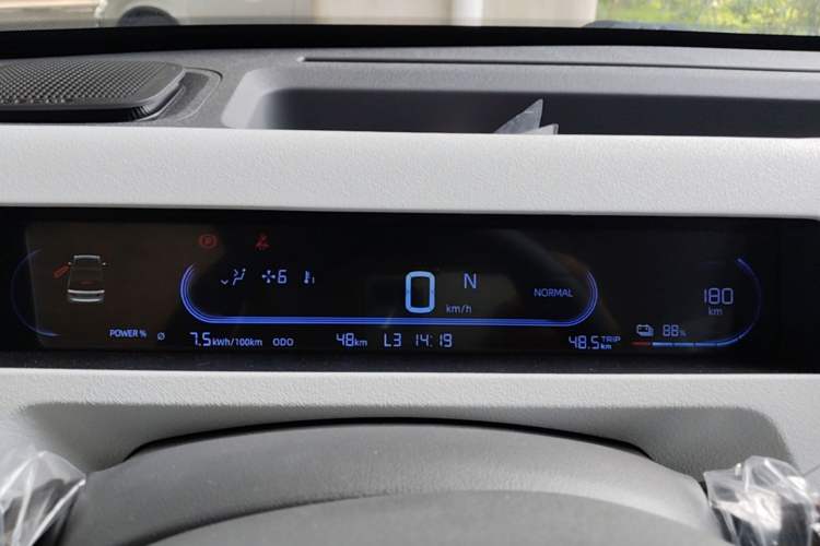 Used Geely Galaxy Panda 2025 210 km – Yuanqi Bear Instrument Cluster