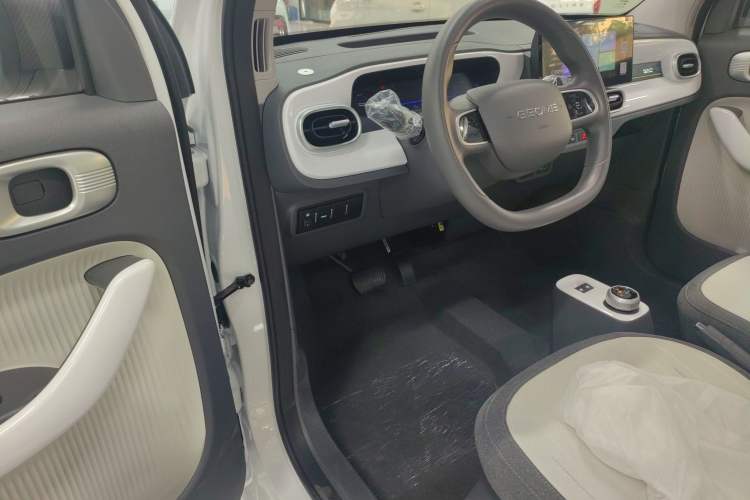 Used Geely Galaxy Panda 2025 210 km – Yuanqi Bear Interior 3