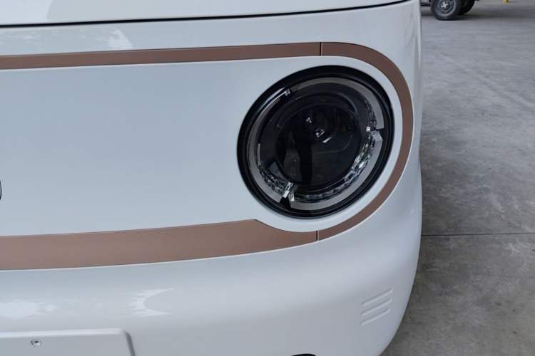 Used Geely Galaxy Panda 2025 210 km – Yuanqi Bear Left Front Headlight