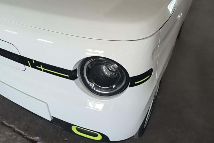 Used Geely Galaxy Panda 2025 210 km – Yuanqi Bear Left Front Headlight