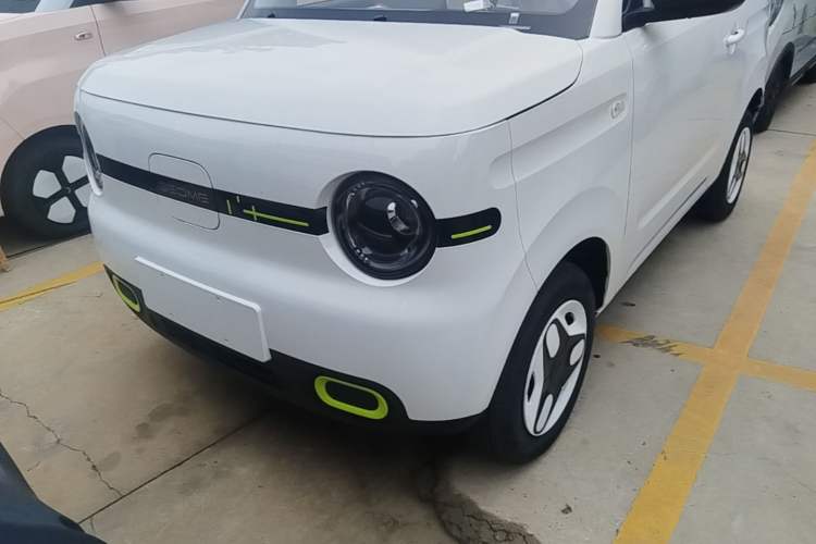 Used Geely Galaxy Panda 2025 210 km – Yuanqi Bear Left Front Headlight