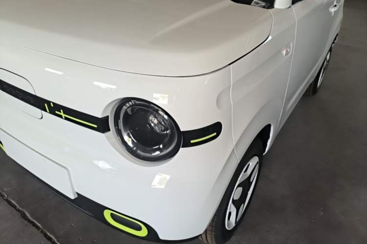 Used Geely Galaxy Panda 2025 210 km – Yuanqi Bear Left Front Headlight