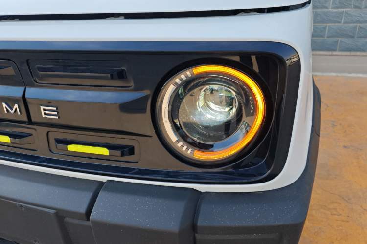 Used Geely Galaxy Panda 2025 210km Panda Rider Left Front Headlight
