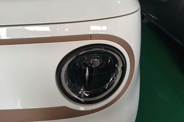 Used Geely Galaxy Panda 2025 210 km – Yuanqi Bear Left Front Headlight