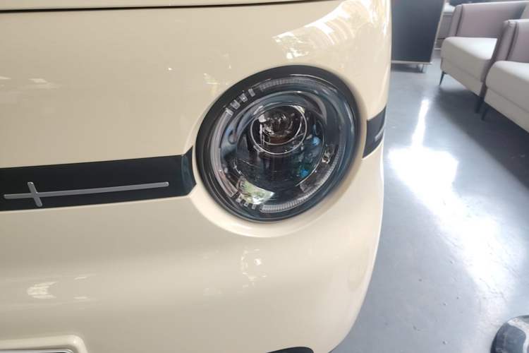 Used Geely Galaxy Panda 2025 210 km – Yuanqi Bear Left Front Headlight